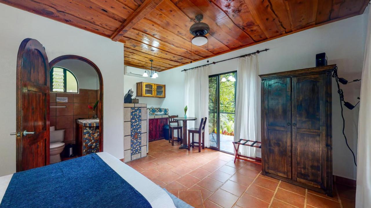 The Scarlet Villas Ojochal Bagian luar foto