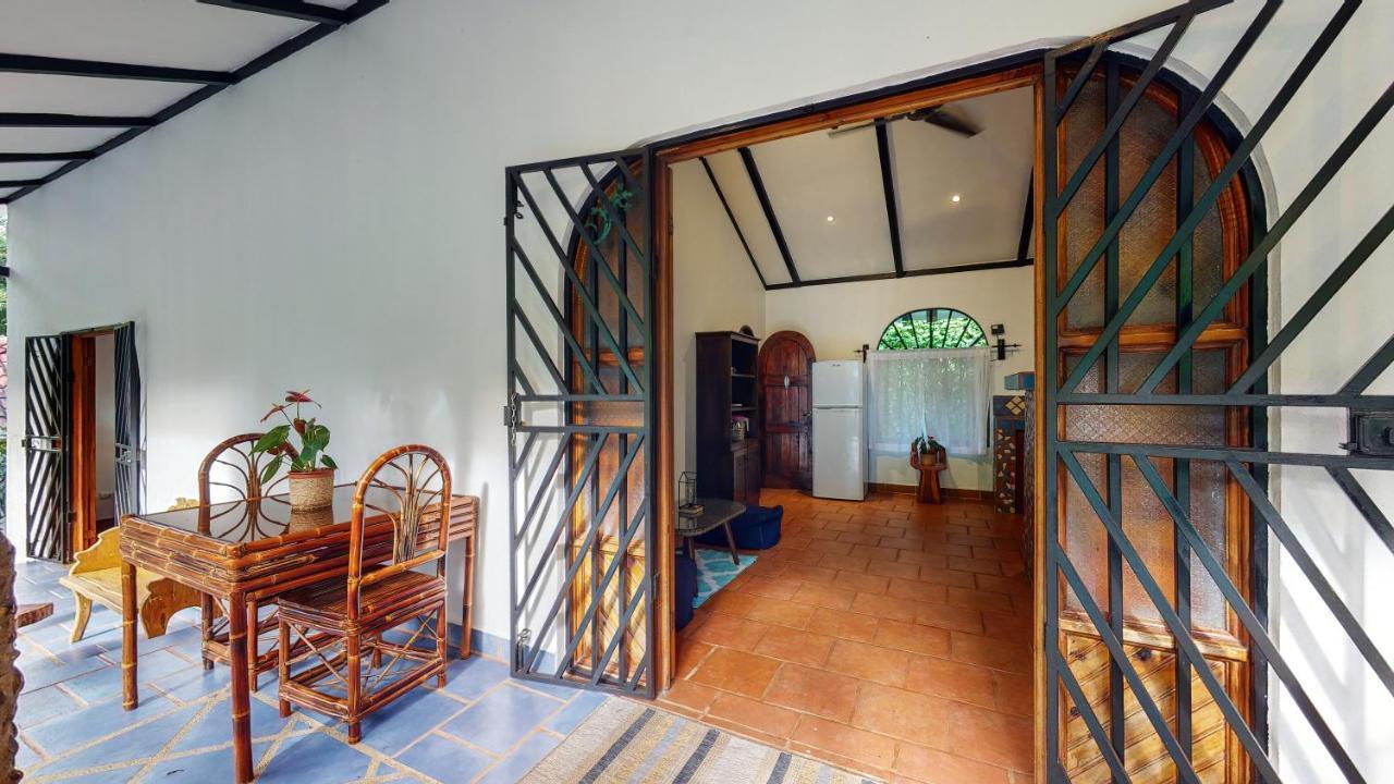 The Scarlet Villas Ojochal Bagian luar foto