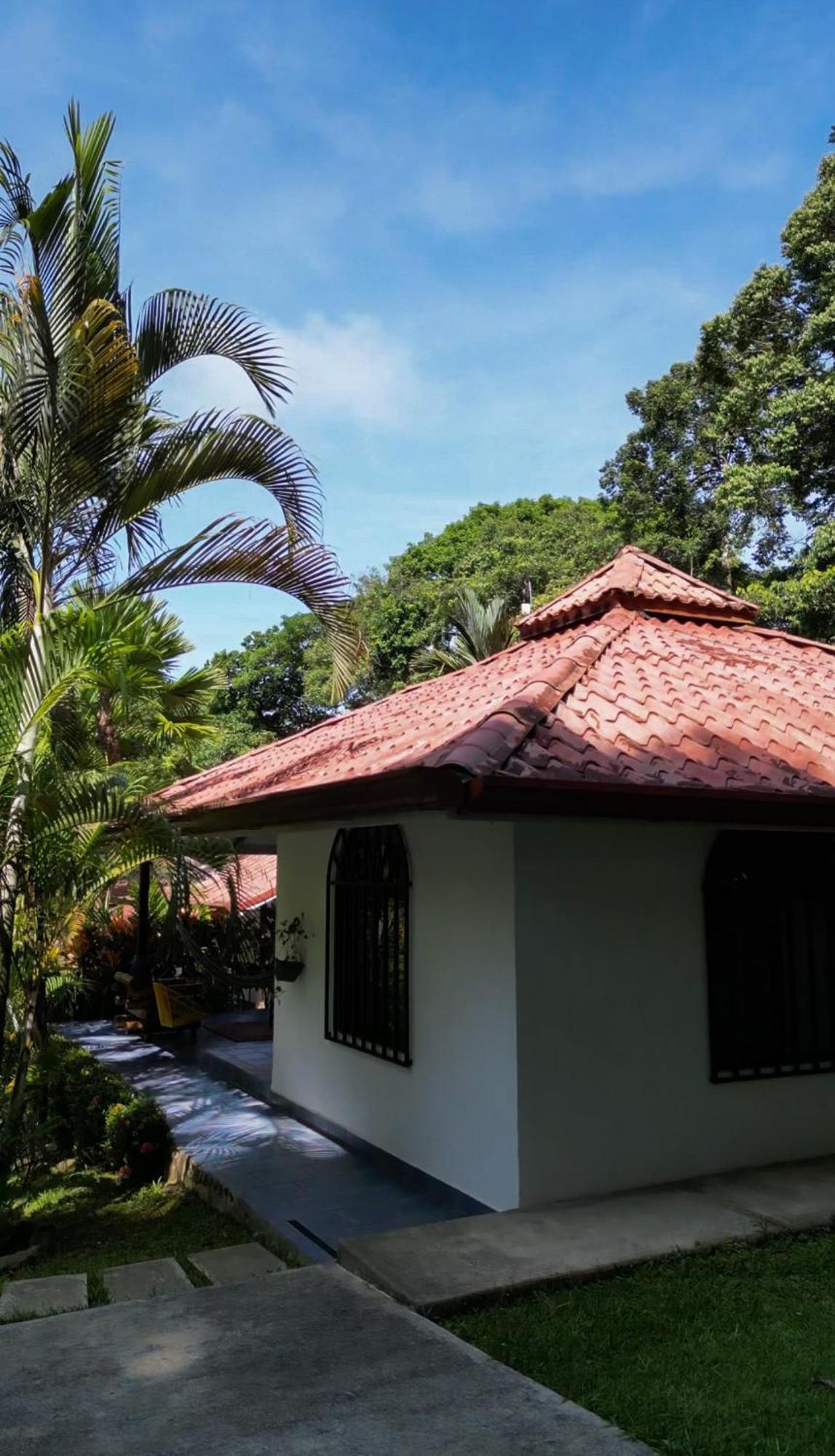The Scarlet Villas Ojochal Bagian luar foto